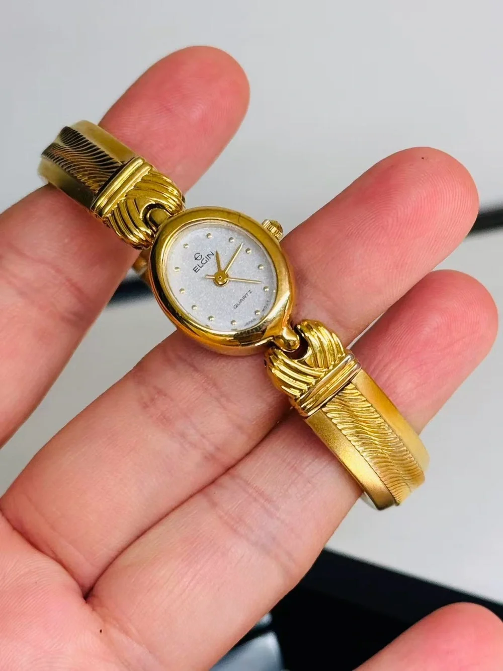 Vintage Elgin Women’s Quartz Watch Gold Tone 16mm White Dial New Battery Runs